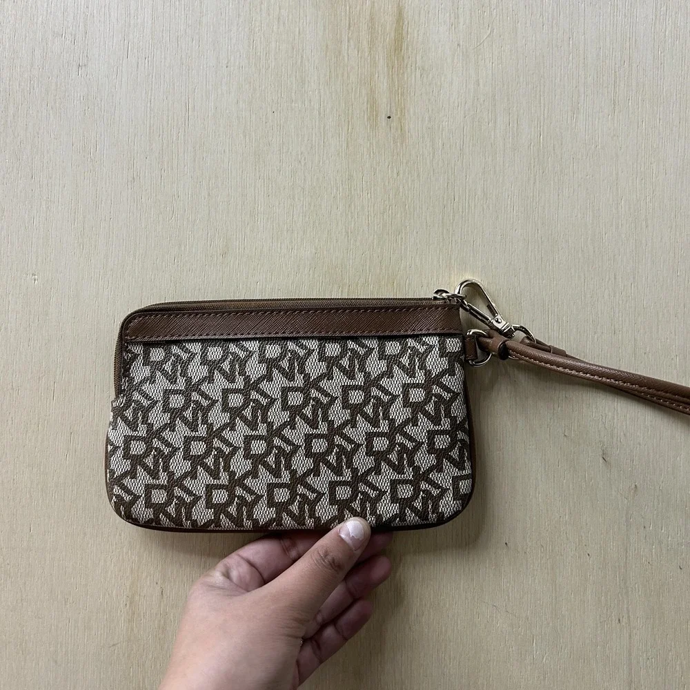 DKNY Clutch Bag‎ Womens Small Brown Logo Canvas Leather Zip Wristlet Pouch
